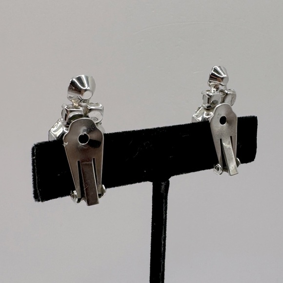 VINTAGE Red Crystal Clip-On Earrings - Picture 7 of 13